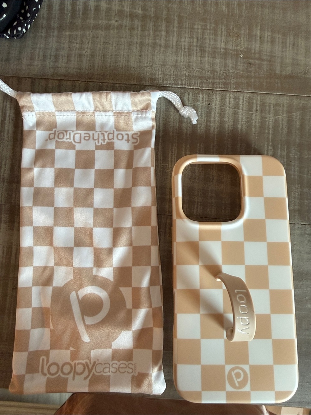 16 Pro Beige checkered Loopy Case (Righty)